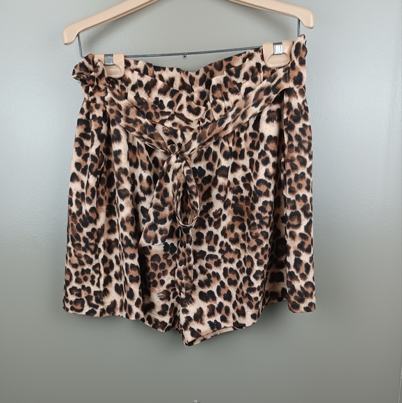 Entro Leopard Hi Rise Shorts - Picture 1 of 6